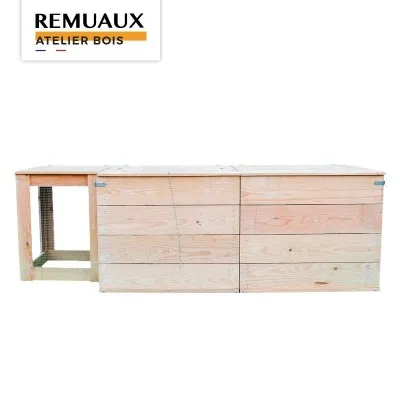 Station de compostage fabriquée par l'atelier de menuiserie Apiculture Remuaux dans le Tarn