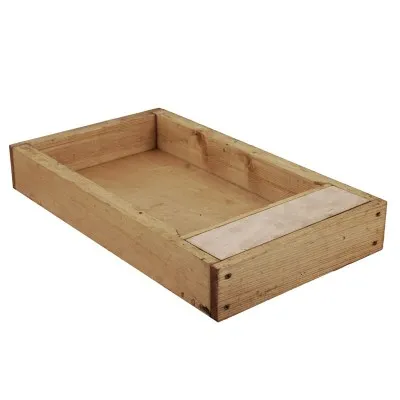 Nourrisseur couvre-cadres en bois paraffiné avec planchette de fermeture – 285x500x70 mm, fabrication européenne.