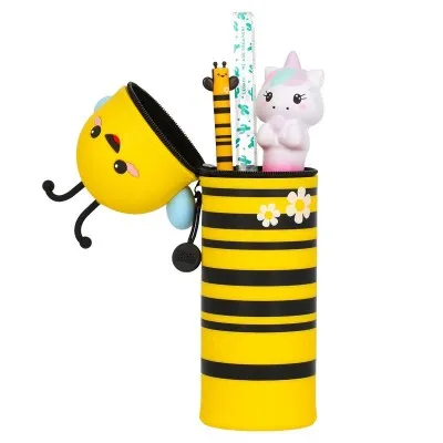 Trousse abeille Legami ouverte, transformée en pot à crayons - design Bee Different en silicone souple.