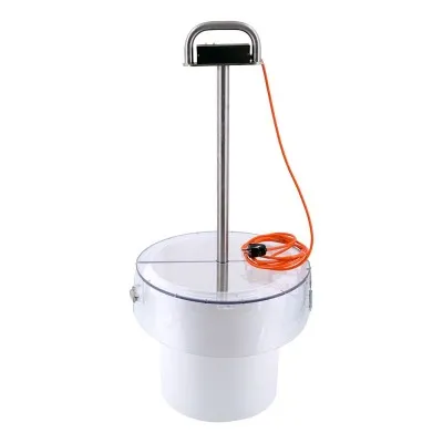 Exemple du défigeur inox Fiorillo en utilisation dans un seau de miel cristallisé