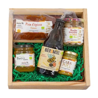Coffret carré gourmand présenté avec pain d'épices, bonbons bio, Caramiel, miel de Forêt du Sidobre et bière blonde au miel