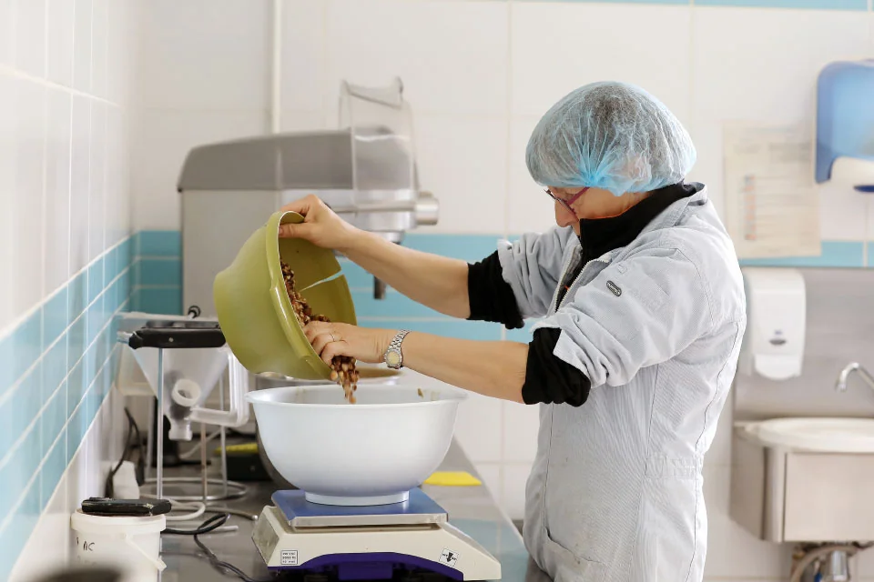 Notre atelier de transformation : fabrication des pains d'épices